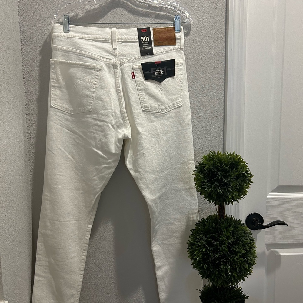NWT white Levi jeans
